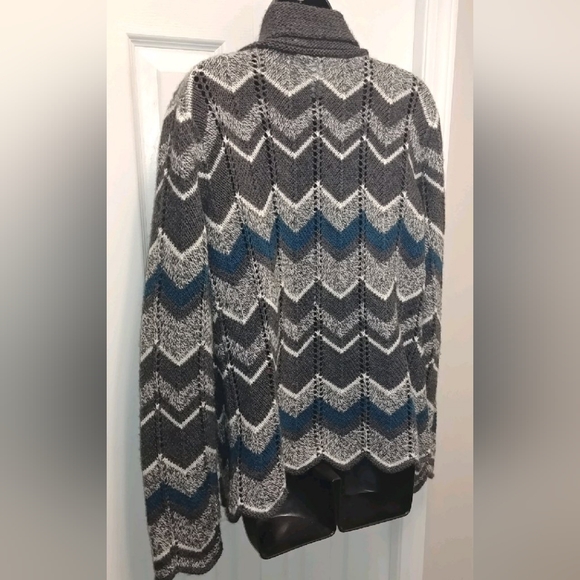 Chevron Patterned Cardigan - Picture 4 of 7
